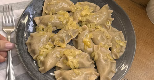 Pierogi orkiszowe z soczewicą