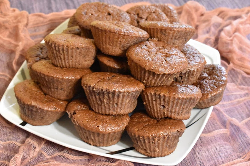 Muffinki czekoladowe z dżemem z porzeczki