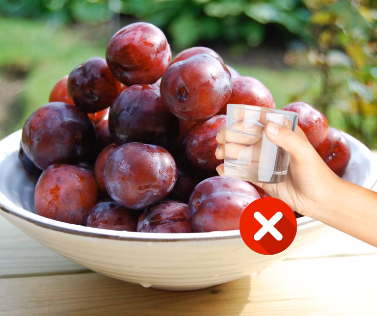 Nie popijaj tych owoców wodą! Prawda czy mit?