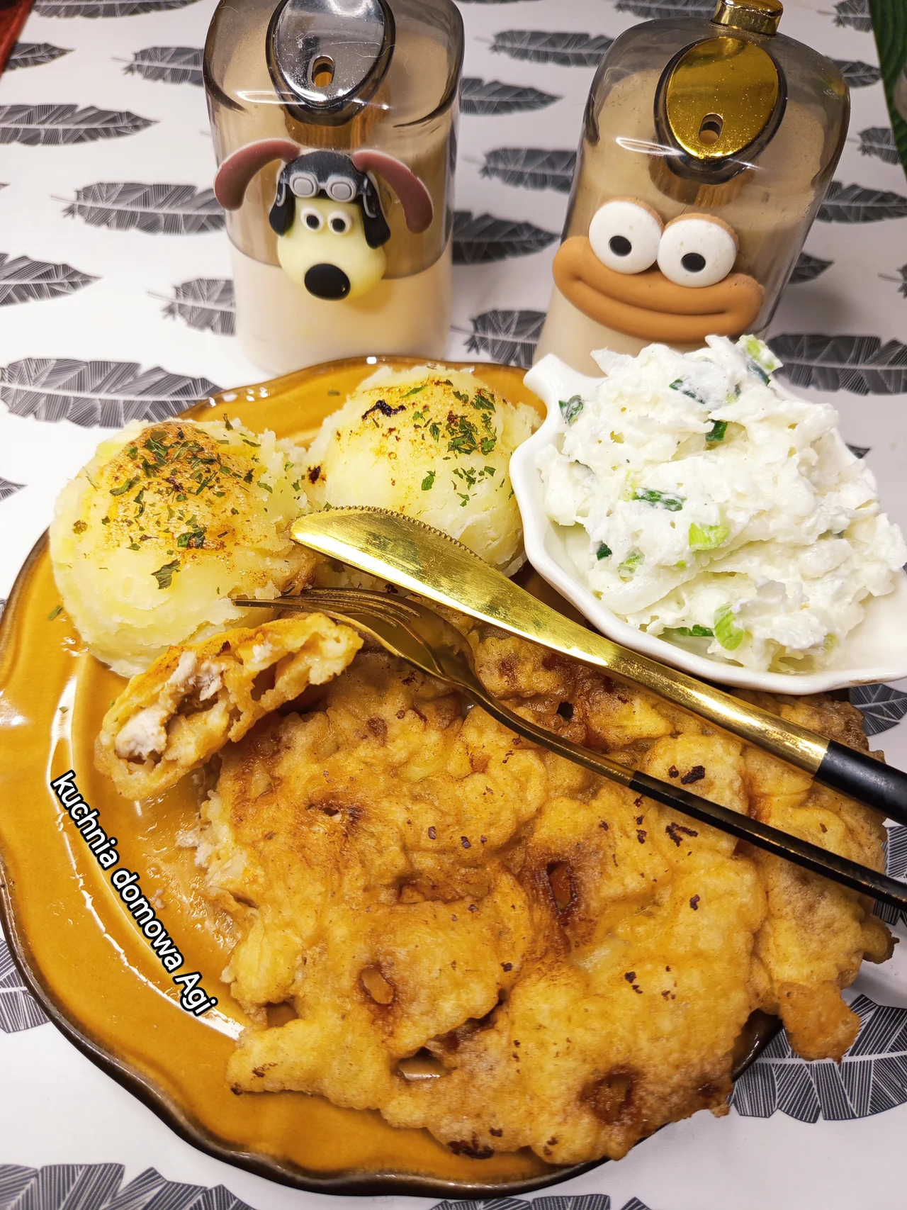 Pierś drobiowa w cieście naleśnikowym smażona