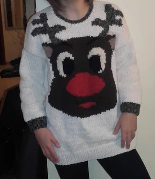 świąteczny sweter z reniferem na drutach