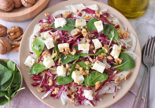 Sałatka z gorgonzolą, orzechami i radicchio