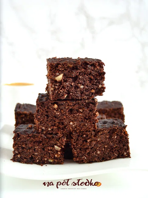 Fasolowe brownie do kawy bez cukru, glutenu i mąki