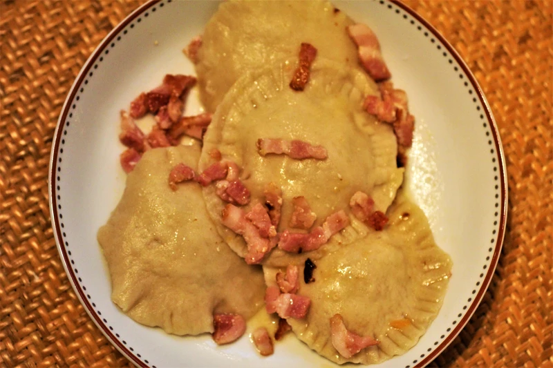 Pierogi z nadzieniem z marchwi i rzepy.