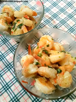 Krewetki z czosnkiem i chili na białym winie