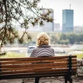 Wybór między samotnością a szczęściem: Dlaczego czasami lepiej być samemu?