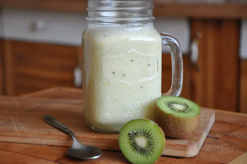 Prosty przepis na smoothie z kiwi  - oczyszczające!