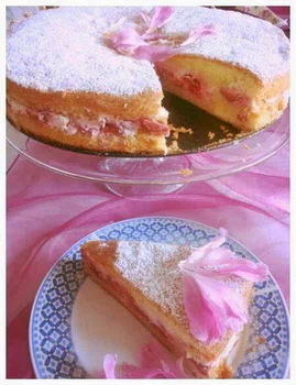 Ciasto z truskawkami na gorąco