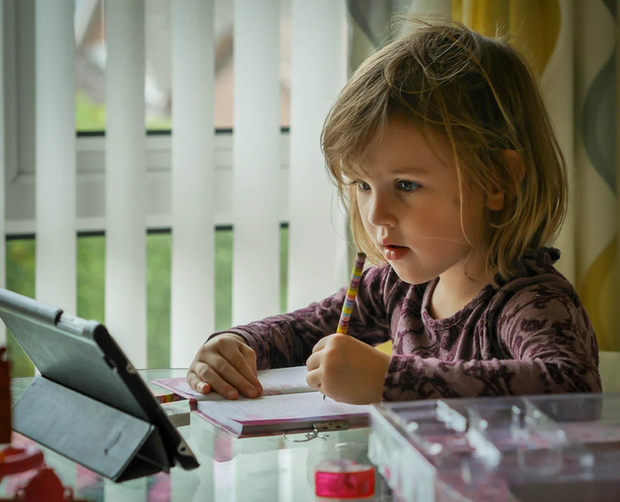 Lampka na biurko dla dziecka – jakie rozwiązanie wybrać?