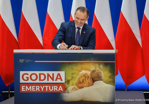 Emerytury wyższe już od 2026 roku! Prezydent podpisał ustawę „Godna Emerytura”