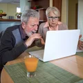 Uwaga seniorzy! ZUS może obniżyć lub zawiesić emerytury - od grudnia 2025 roku wchodzą nowe limity