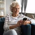 Tinder zaskakuje! Teraz twoja mama wybierze twoją miłość!