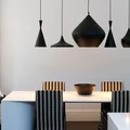 Designerskie oświetlenia nad stołem