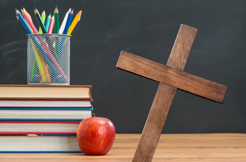 Nie chcesz, aby twoje dziecko chodziło na religię? Wyjaśniamy, jak możesz je wypisać!