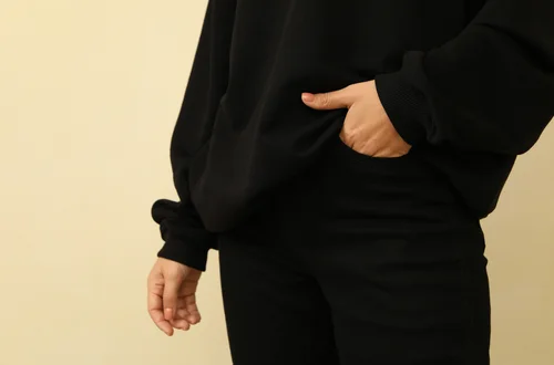 Zawsze nosisz czarne ubrania? Dowiedz się, jak to oddziałuje na Twoje samopoczucie!