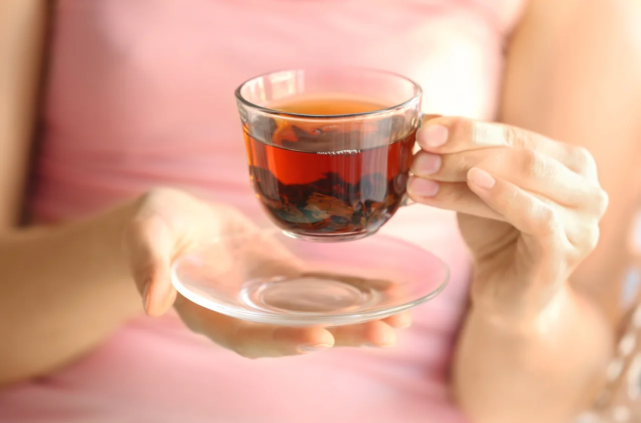 Naturalne napary na wiosnę - które naprawdę działają, a które to mit?