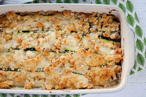 Zapiekanka z cukinią, tuńczykiem i mozzarellą