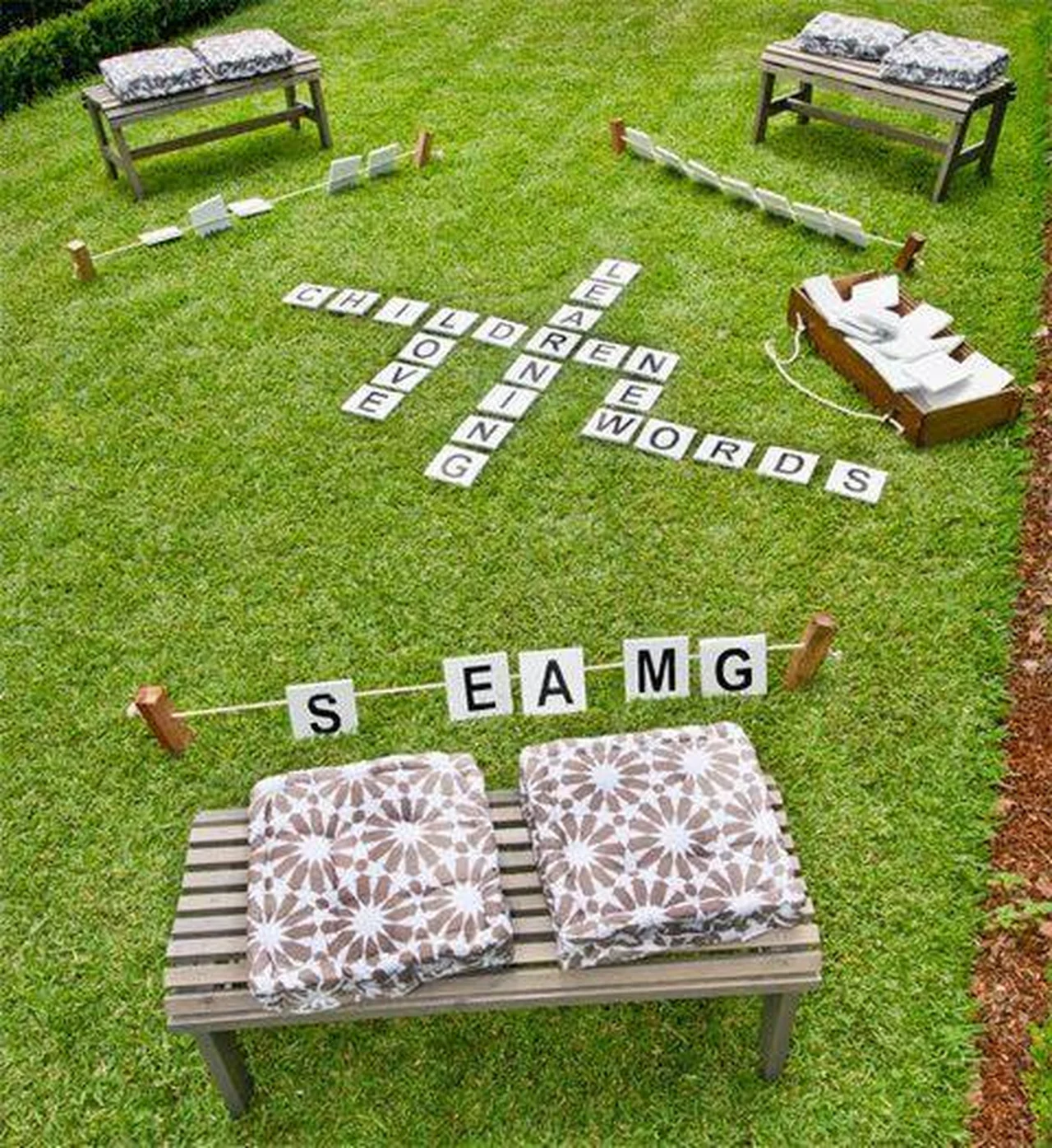 Scrabble w ogrodzie...??