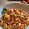 Gnocchi z kurczakiem w kremowym sosie z pomidorków i szpinaku