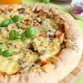 Pizza wiejska z serowym brzegiem