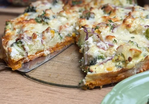 Lekka zapiekanka warzywna na spodzie z batatów