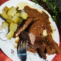 Wątroba wieprzowa w sosie własnym