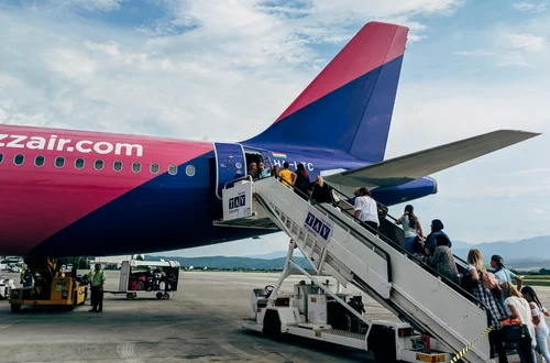 Klienci WizzAir zasmuceni! Linie lotnicze zmieniły zasady zwrotów za odwołane loty