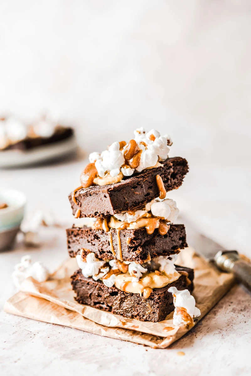 Dyniowe brownie z masłem orzechowym i popcornem