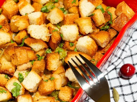 Nie wyrzucaj czerstwego chleba! Zrób z niego najmodniejszą przekąskę z Pinteresta