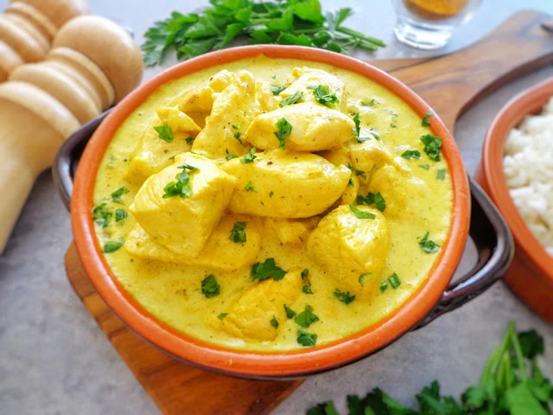 Kurczak curry w sosie śmietanowym