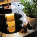 Pomysł na półeczki z płyt vinylowych