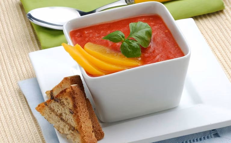 Pomidorowy chłodnik z brzoskwinią (Thermomix)