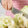 Najgorszy błąd przy robieniu surówki z kapusty pekińskiej! Przez to wychodzi wodnista i bez smaku