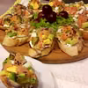 Bruschetta z łososiem wędzonym i awokado