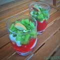 Owocowy deser z truskawkami i kiwi