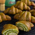 Croissanty z zieloną herbatą matcha