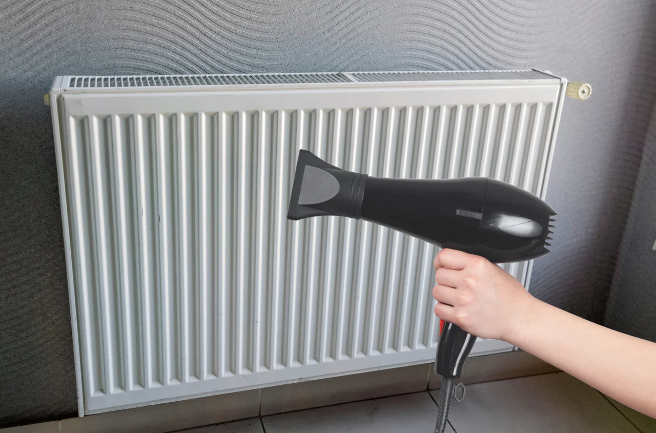 Nie włączaj kaloryfera, zanim tego nie zrobisz! Eksperci radzą, jak obniżyć koszty ogrzewania