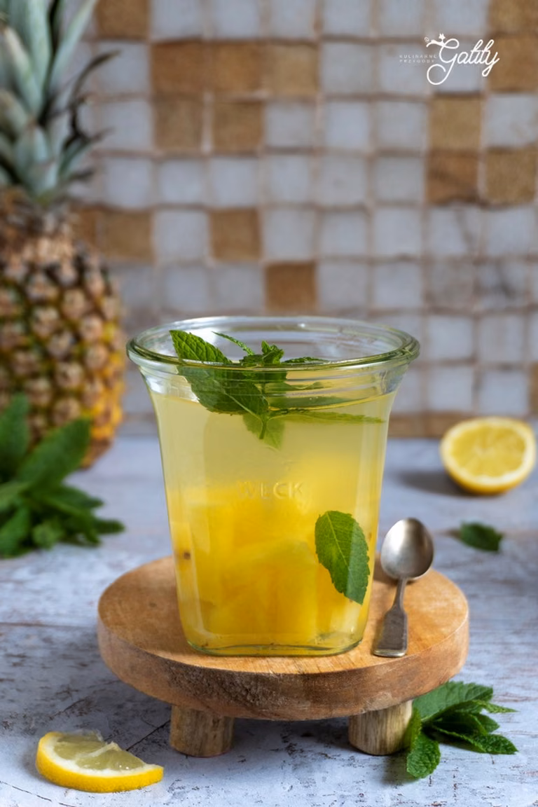 Kompot ananasowy z miętą
