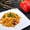 SPAGHETTI Z SOSEM Z PIECZONEJ PAPRYKI (479 KCAL)