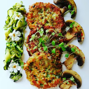 Placki z cukinii, pieczarek i mozzzarelli