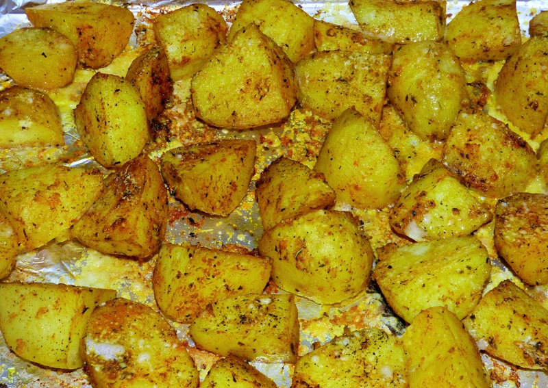Zapiekane aromatyczne ziemniaczki z parmezanem
