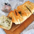 Odrywany chlebek czosnkowo ziołowy