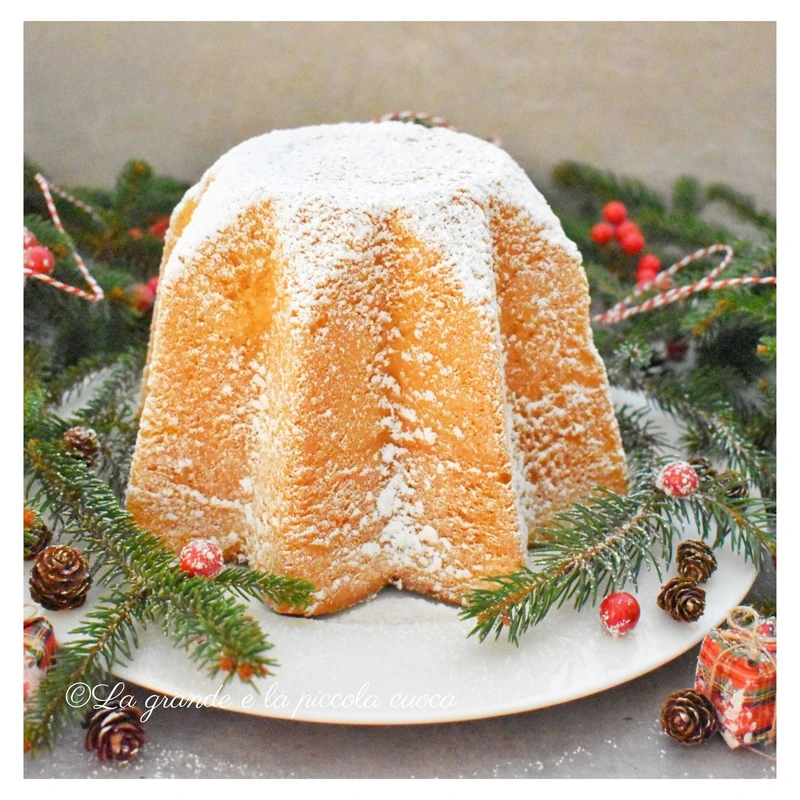 TRADYCYJNE WŁOSKIE PANDORO