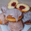 Domowe puszyste pączki z konfiturą
