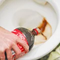 Coca cola - 5 praktycznych zastosowań w domu!