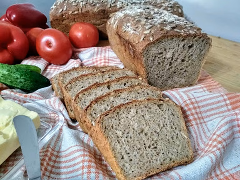 Chleb pełnoziarnisty ze słonecznikiem