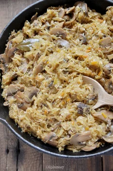 Kiszona kapusta z pieczarkami