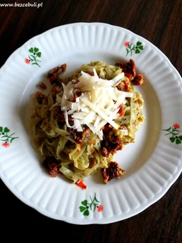 Makaron z pistacjami i suszonymi pomidorami