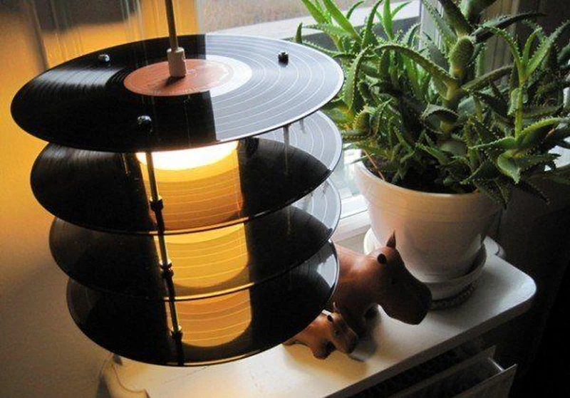 Pomysł na półeczki z płyt vinylowych