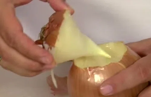 Jak kroić cebulę i nie płakać? Genialnie prosty TRIK!